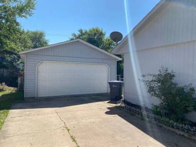 Main picture of 400 29th Ave W