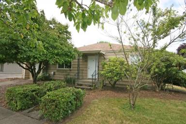 Main picture of 253 NE 6th Ave