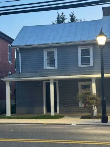 Main picture of 1136 S Main St