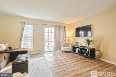Main picture of 2721 Foxshire Dr