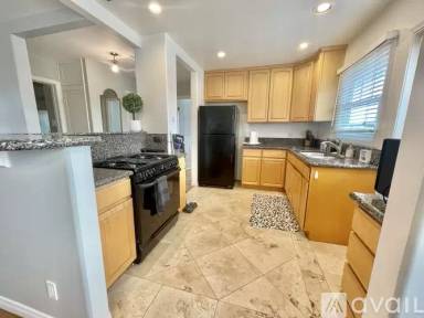 Main picture of 917 W 29th Pl