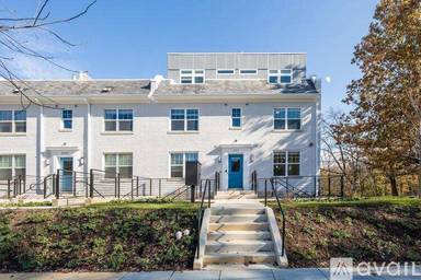 Main picture of 2205 40th Pl NW