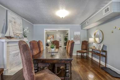 Main picture of 3400 & 3402 Gillham Road - 1N