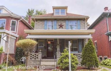 Main picture of 117 W Commerce St