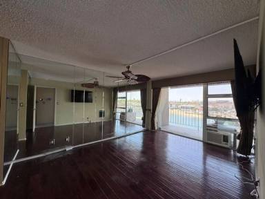 Main picture of 5400 E The Toledo