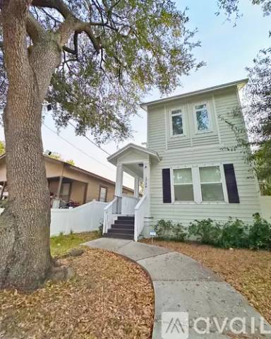 Main picture of 1736 W Walnut St