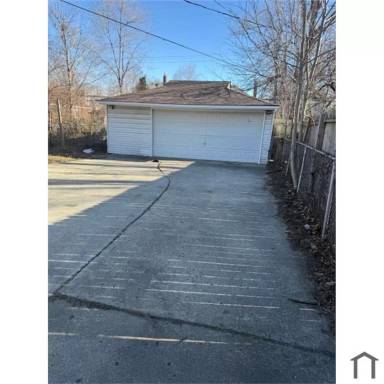 Main picture of 15058 Ward St