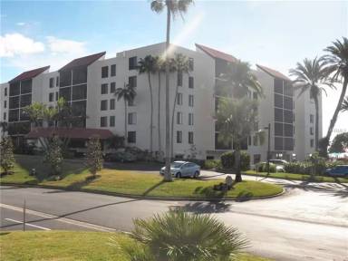 Main picture of 1945 Gulf of Mexico Dr