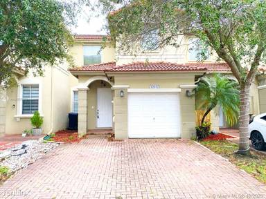 Main picture of 10912 NW 78th Ter