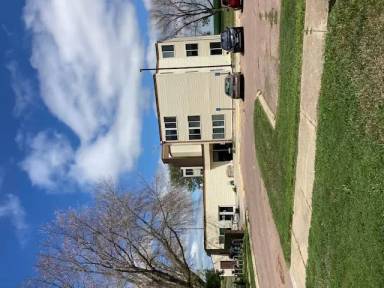 Main picture of 400 Minnesota St