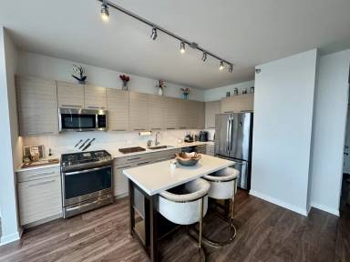 Main picture of 727 West Madison