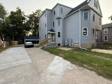 Main picture of 266 S Jackson St