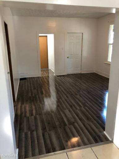 Main picture of 558 S Walnut St