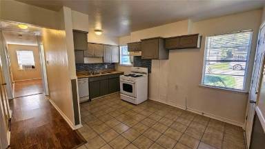 Main picture of 820 Bryan Dr