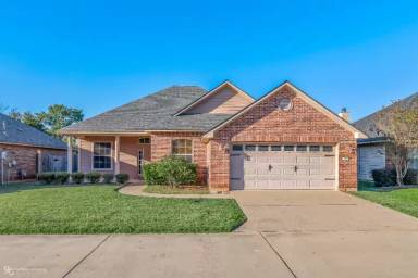 Main picture of 112 Clear Brooke Dr