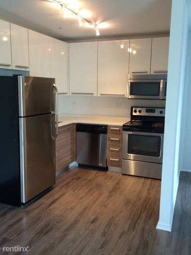 Main picture of 925 W Carmen Ave