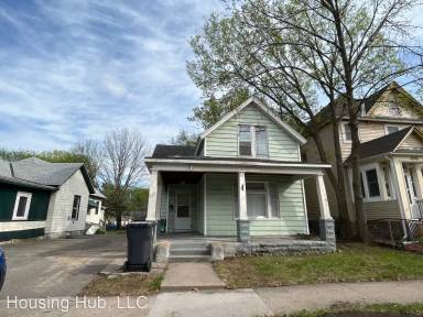 Main picture of 840 4th St E