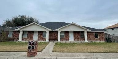 Main picture of 1908 Angus St S