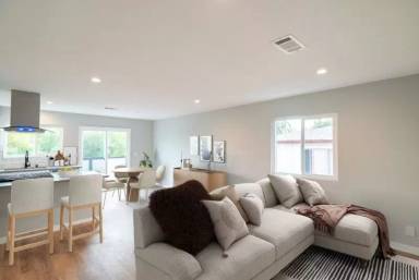 Main picture of 5847 Willoughby Ave