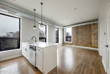 Main picture of 1523 W Chicago Ave