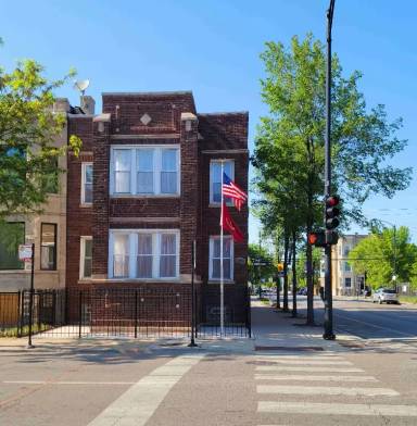 Main picture of 2800 W Warren Blvd