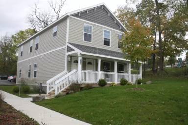 Main picture of 1002 N Aurora St House
