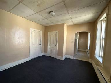 Main picture of 100 E Market St
