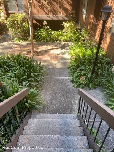 Main picture of 827 Camelback Pl
