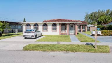 Main picture of 1020 SW 84th Ave