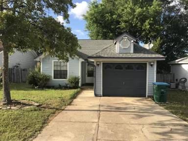 Main picture of 431 Apple Dr