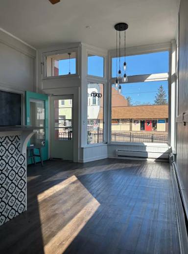 Main picture of 101 E Main St