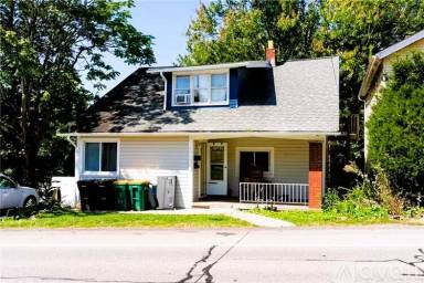 Main picture of 909 Perry Hwy