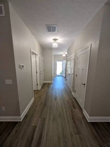 Main picture of 640 Treadway Blvd