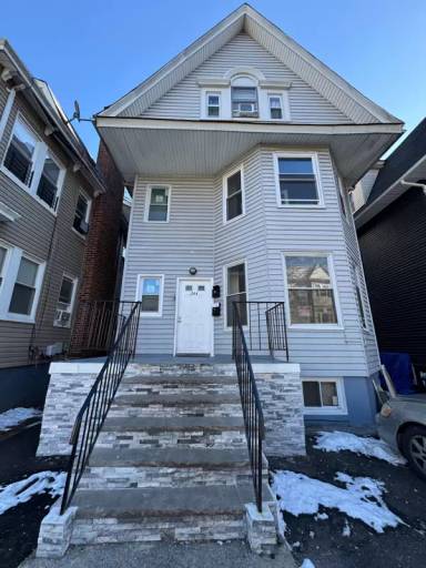 Main picture of 244 Amherst St