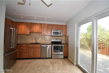 Main picture of 444 NW 41st St