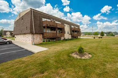 Main picture of 1175 N Elm St