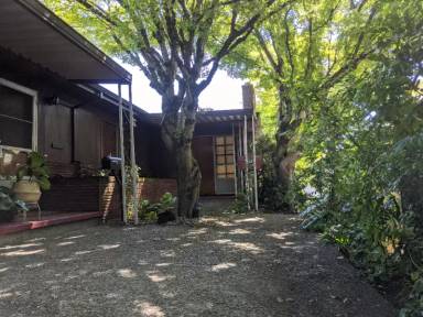 Main picture of 5948 SE Milwaukie Ave