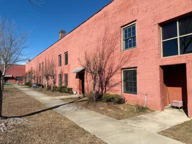 Main picture of 340 Ferry St
