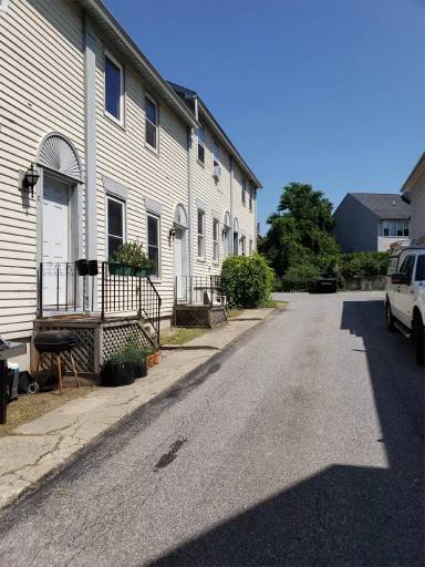 Main picture of 68 S Willard St