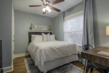 Main picture of 3809 Mercier St