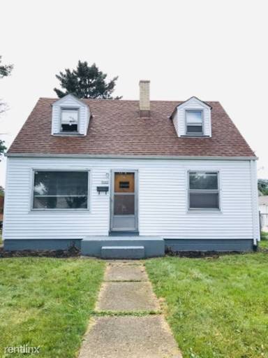 Main picture of 3521 N 99th St