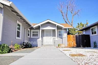 Main picture of 579 W 10th St