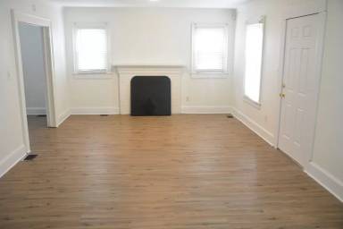 Main picture of 245 N Hoskins Rd