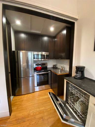 Main picture of 656 Tremont St