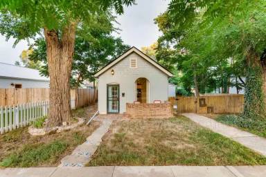 Main picture of 2456 Depew St