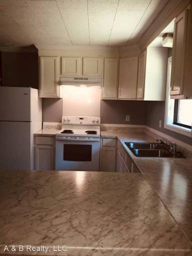 Main picture of 215 Lindsey Cir