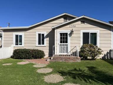 Main picture of 1206 Delaware St