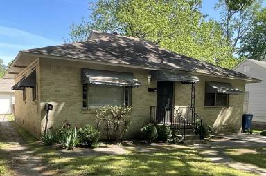 Main picture of 415 W G Ave