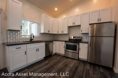 Main picture of 3111 E Clarendon Ave