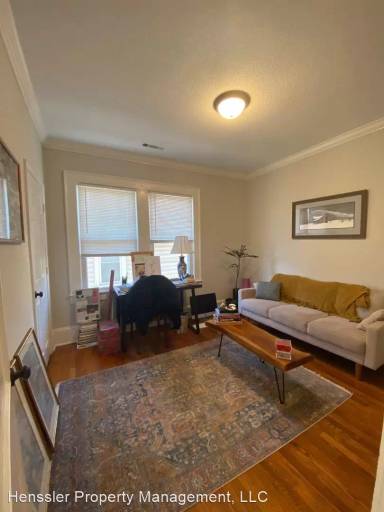 Main picture of 622 W 1st St